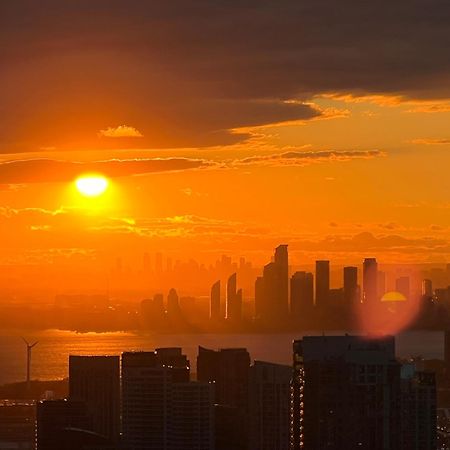 Presidential Suite Heart Of Downtown With Stunning View 多伦多 外观 照片
