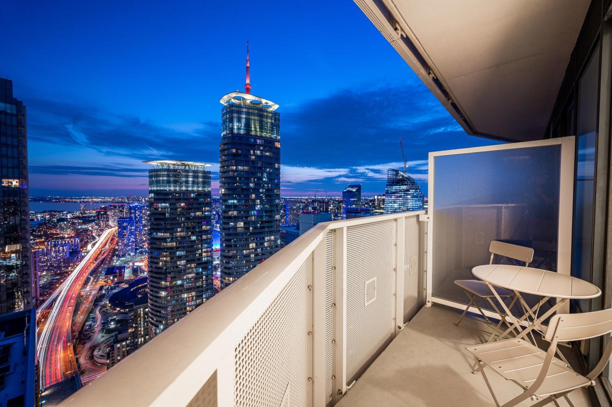 Presidential Suite Heart Of Downtown With Stunning View 多伦多 外观 照片